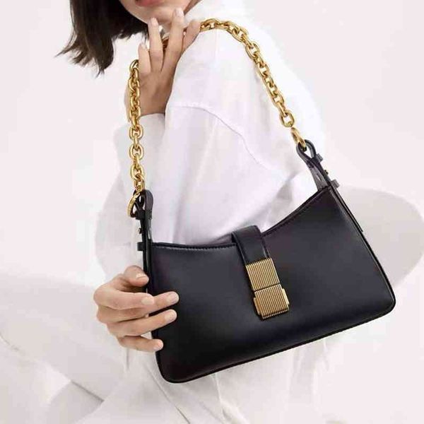 zh149 new bag 2022 small c family buckle chain underarm bag2022 luxury brand fashion design versatile ladies bags
zh149 new bag 2022 small c family buckle chain underarm bag2022 luxury brand fashion design versatile ladies bags