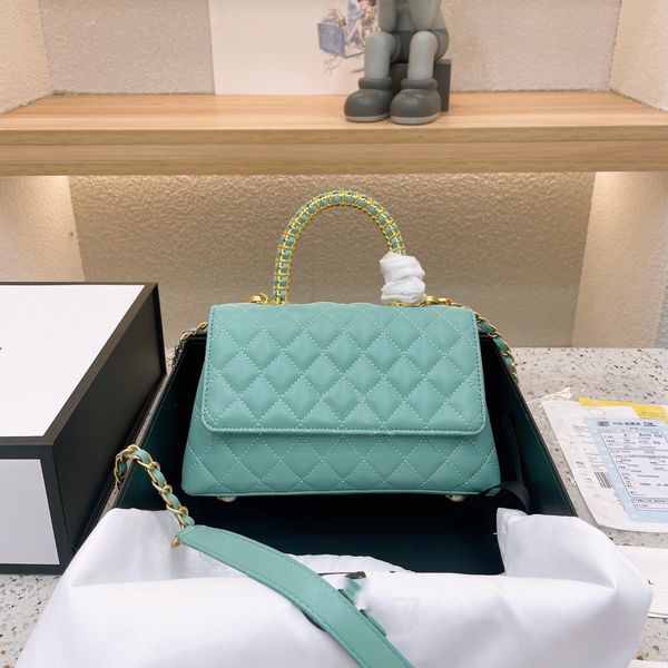 luxury ladies tote bags senior designer classic leather rhombus portable hardware buckle design bag retro fashion elegant temperament should
luxury ladies tote bags senior designer classic leather rhombus portable hardware buckle design bag retro fashion elegant temperament should