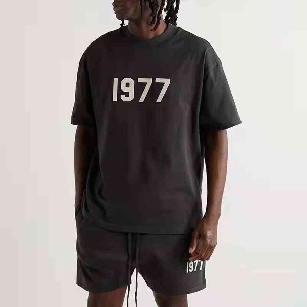 fog season 8 essentials double line 22ss 1977 flocked round neck short sleeve high street t-shirt for men and women, White;black
fog season 8 essentials double line 22ss 1977 flocked round neck short sleeve high street t-shirt for men and women, White;black