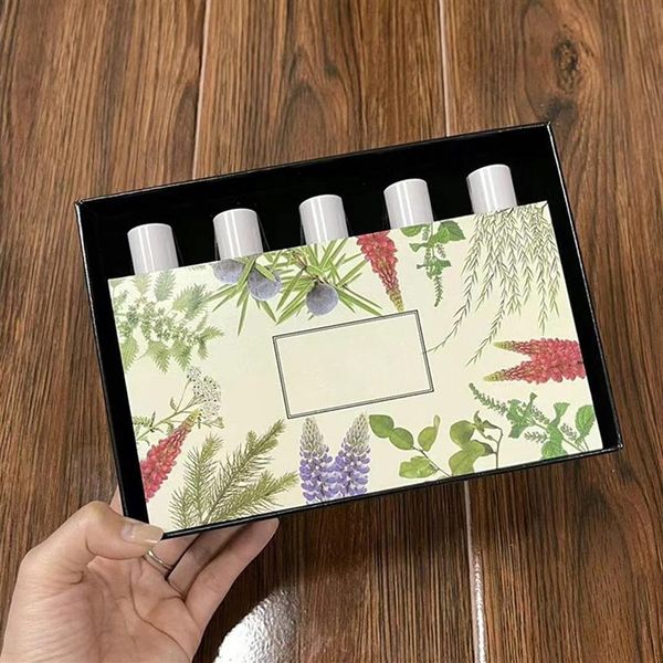 neutral perfume set 30ml 5 pieces perfumes suit spray with sprinkler edc li269l
neutral perfume set 30ml 5 pieces perfumes suit spray with sprinkler edc li269l