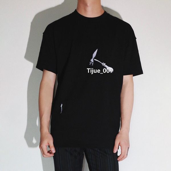 22ss italy classic hammer tool ladder embroidery tee man women fashion street high end designer t-shirt summer limited t-shirts casual trend, White;black
22ss italy classic hammer tool ladder embroidery tee man women fashion street high end designer t-shirt summer limited t-shirts casual trend, White;black