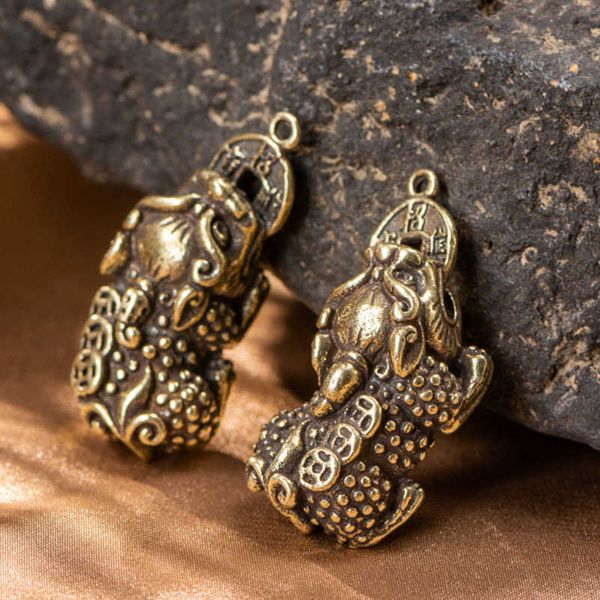 keychains pure brass key chain a pair of lucky money biting coin pendant solid wealth keeping beast small bronze ware, Silver
keychains pure brass key chain a pair of lucky money biting coin pendant solid wealth keeping beast small bronze ware, Silver