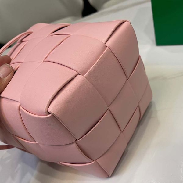 2022 women bags crossbody handbag one-shoulder pillow versatile design leather stylish high-end small square handbag 1002
2022 women bags crossbody handbag one-shoulder pillow versatile design leather stylish high-end small square handbag 1002