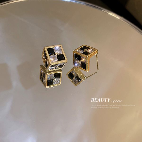 925 silver needle zircon chessboard grid geometric ear studs korean square black and white plaid earrings simple special-interest earrings w, Golden
925 silver needle zircon chessboard grid geometric ear studs korean square black and white plaid earrings simple special-interest earrings w, Golden