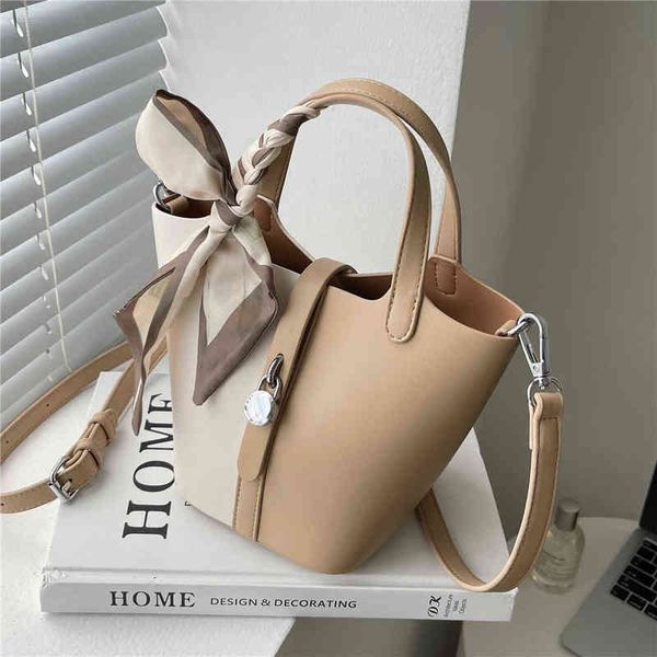 luxury designer scarf bucket small shoulder crossbody bags for women trends 2022 fashion brand belt ladies purses and handbags y220421
luxury designer scarf bucket small shoulder crossbody bags for women trends 2022 fashion brand belt ladies purses and handbags y220421