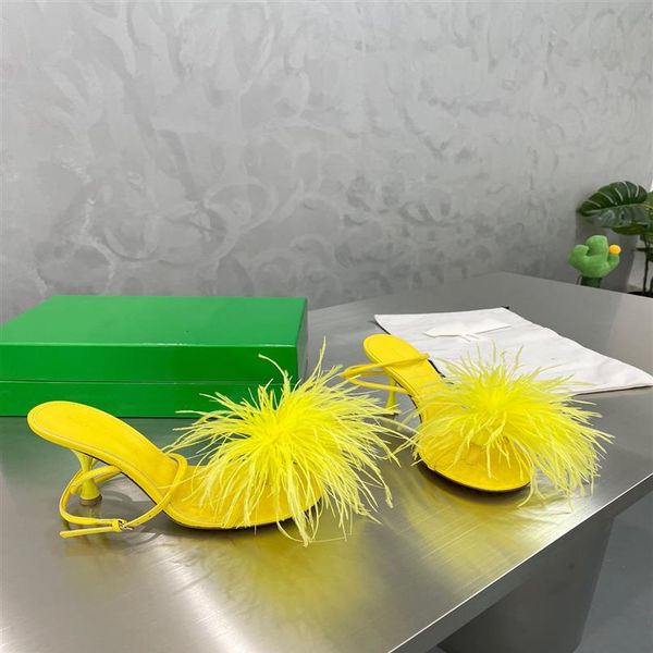 2022 summer ostrich feather shuttlecock flat sandals real leather shoes with clear logo and seven colors of orange handbag size35-268i, Black
2022 summer ostrich feather shuttlecock flat sandals real leather shoes with clear logo and seven colors of orange handbag size35-268i, Black