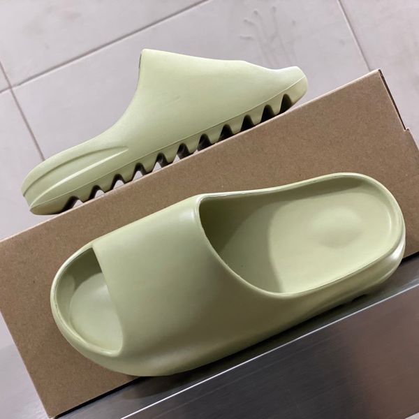 men's slippers luxury designer brand comfortable soft large flat coconut slipper are size38-46, Black
men's slippers luxury designer brand comfortable soft large flat coconut slipper are size38-46, Black