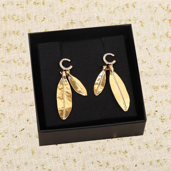 2022 charm drop earring with diamond and leaf design in 18k gold plated for women wedding jewelry gift have box stamp 295k, Golden
2022 charm drop earring with diamond and leaf design in 18k gold plated for women wedding jewelry gift have box stamp 295k, Golden