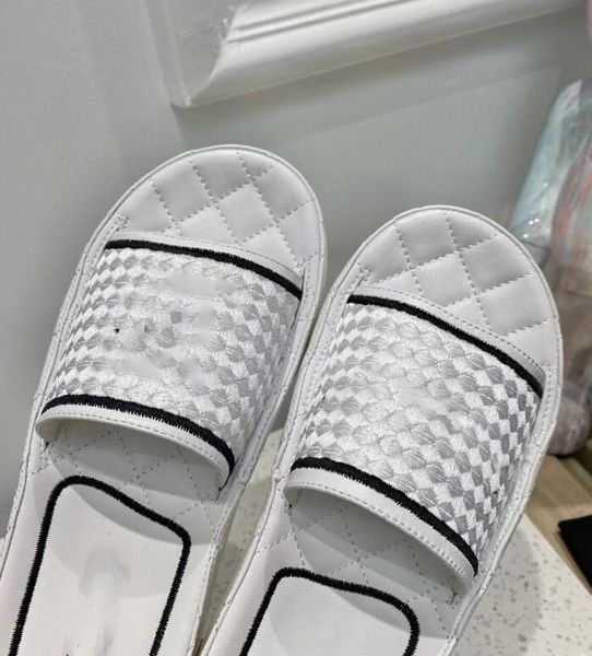 2022 luxury designer women slippers embroidered slipper woven sandals soft and comfortable outsole tpc, Black
2022 luxury designer women slippers embroidered slipper woven sandals soft and comfortable outsole tpc, Black