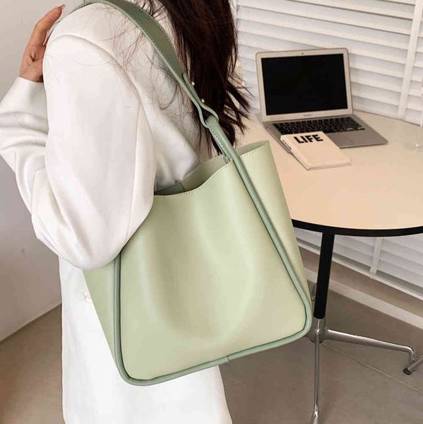 personalized luxury deign high capacity female style cla bag single tote underarm shell women small shoulder bag
personalized luxury deign high capacity female style cla bag single tote underarm shell women small shoulder bag