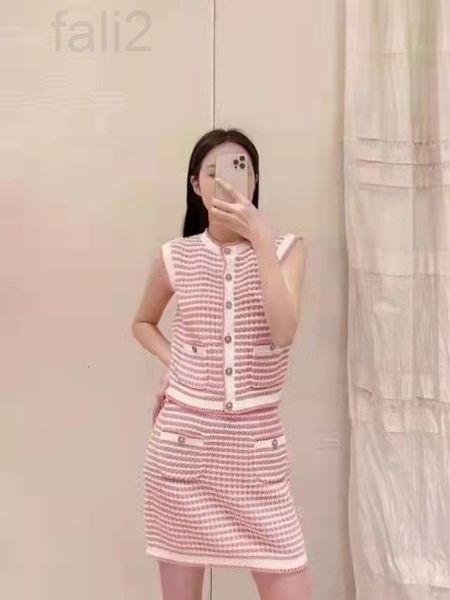 women's tanks & camis designer 2022 spring and summer new classic striped sleeveless vest feminine aging round neck knitted cardigan 71, White
women's tanks & camis designer 2022 spring and summer new classic striped sleeveless vest feminine aging round neck knitted cardigan 71, White