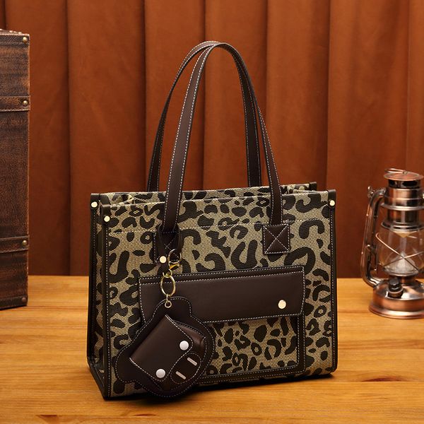 designer bag tote shoulder bags with large capacity and leopard print sewing 33cm
designer bag tote shoulder bags with large capacity and leopard print sewing 33cm