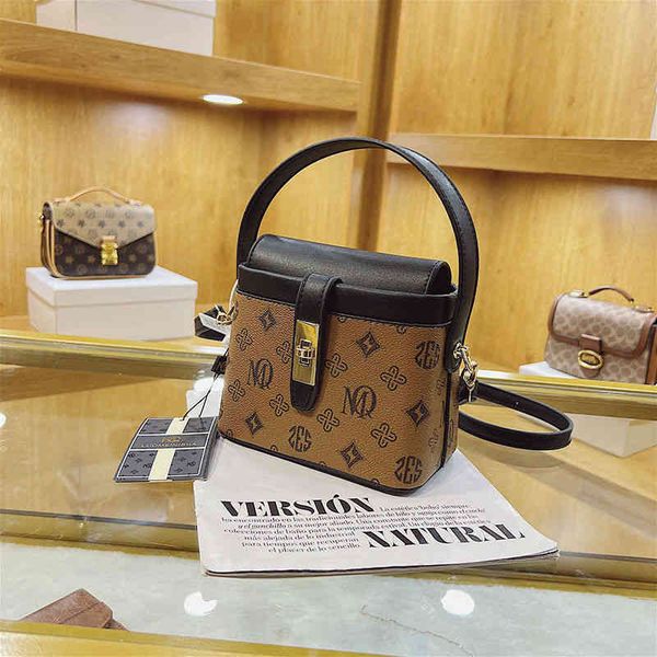 2022 factory wholesale new fashion women's cylinder mini chain bag personalized versatile one shoulder messenger bucket bag
2022 factory wholesale new fashion women's cylinder mini chain bag personalized versatile one shoulder messenger bucket bag