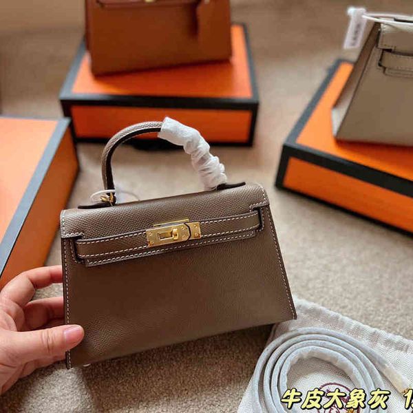 bag herme h family kellymini second generation cross grain leather bag is special and with box
bag herme h family kellymini second generation cross grain leather bag is special and with box