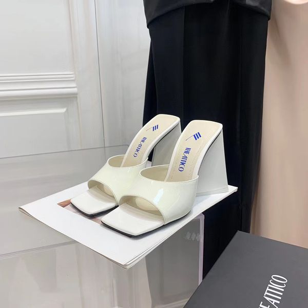 sandals designer women slippers slides lucency crystal thick with heels softness fashion outdoor beach buckle summer womens slipper 35-42 wi, Black
sandals designer women slippers slides lucency crystal thick with heels softness fashion outdoor beach buckle summer womens slipper 35-42 wi, Black