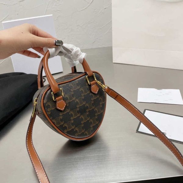 designer arc de triomphe love bag laohua 2022 new capsule series mini mouth red bag portable messenger bag female
designer arc de triomphe love bag laohua 2022 new capsule series mini mouth red bag portable messenger bag female