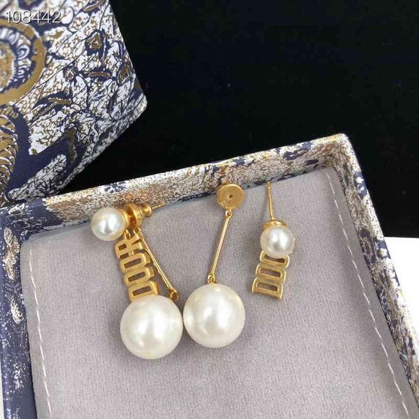 new fashion trend jewelry luxury quality designer wholesale d family high version letter small romantic pearl temperament earrings for women, Silver
new fashion trend jewelry luxury quality designer wholesale d family high version letter small romantic pearl temperament earrings for women, Silver