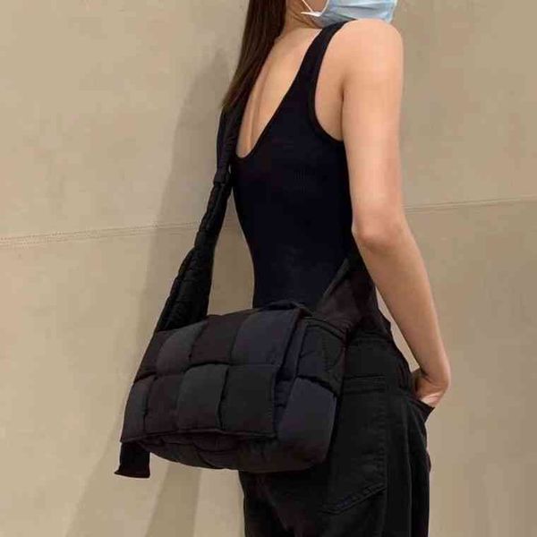 crossbody bottegas designer venetas winter classic 2022 autumn bag women's advanced sense foreign style nylon messenger ins versatile s
crossbody bottegas designer venetas winter classic 2022 autumn bag women's advanced sense foreign style nylon messenger ins versatile s