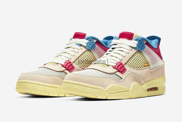 on the light khaki upper classic mesh window opening part of shoe body is sewn with a joint label show familiar jumpman and union x fast, Black
on the light khaki upper classic mesh window opening part of shoe body is sewn with a joint label show familiar jumpman and union x fast, Black