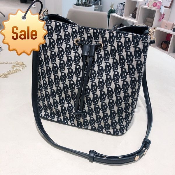 2022 trendy fashion design ladies bags factory direct clothing new mediaeval large capacity one shoulder women's
2022 trendy fashion design ladies bags factory direct clothing new mediaeval large capacity one shoulder women's