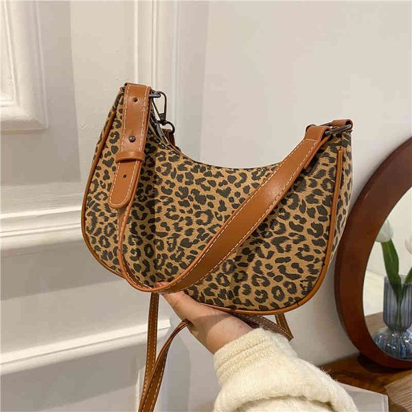 fashion trend new ladies luxury brand designer bag wholesale lady simple large capacity student canvas pattern
fashion trend new ladies luxury brand designer bag wholesale lady simple large capacity student canvas pattern