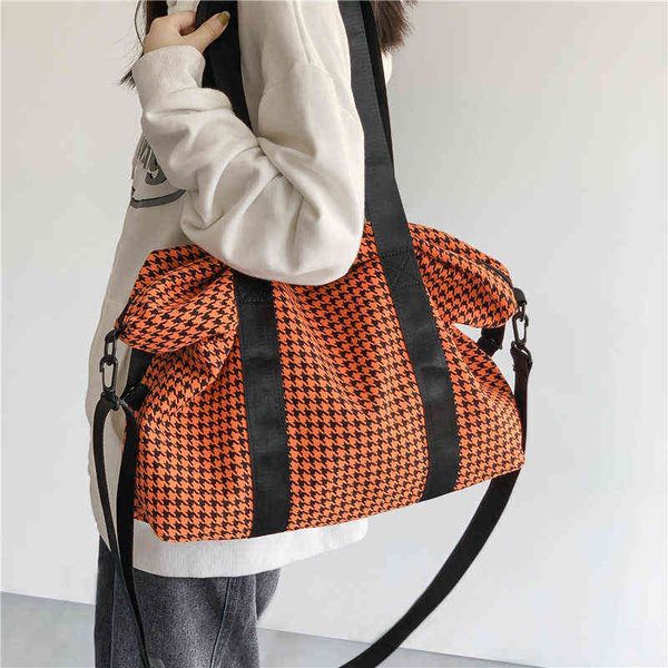 large capacity leisure or travel bags houndstooth knitting luggage new winter grid packages cloth shoulder bags 220510
large capacity leisure or travel bags houndstooth knitting luggage new winter grid packages cloth shoulder bags 220510