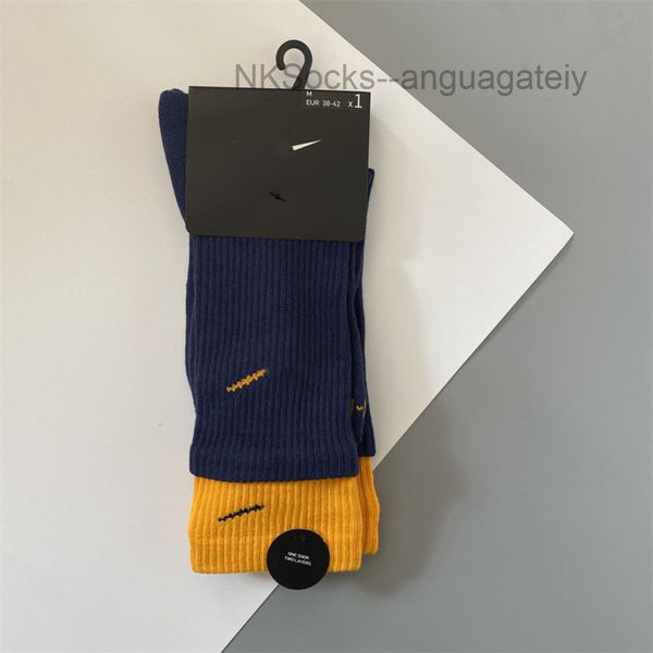 classic men fashion socks hook brand color stitched men's women's long tube sports training sock street couple middle tubes luxury, Black
classic men fashion socks hook brand color stitched men's women's long tube sports training sock street couple middle tubes luxury, Black