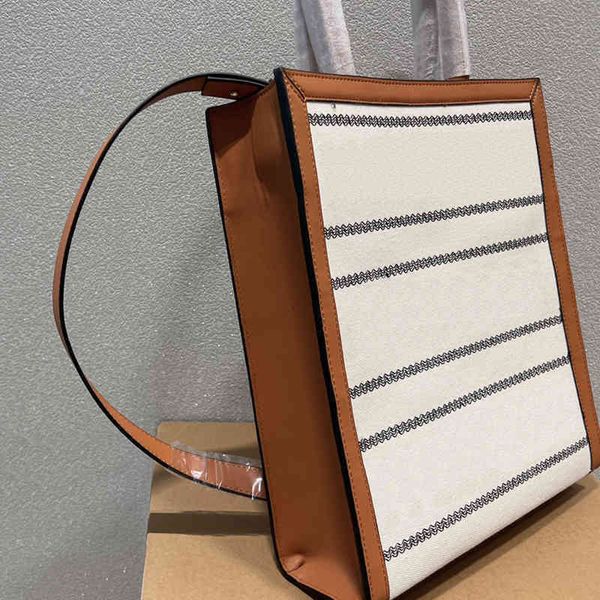 classic canvas totes women designer handbags letter print shopping bag color matching handbag lady crossbody bags purses 220704
classic canvas totes women designer handbags letter print shopping bag color matching handbag lady crossbody bags purses 220704