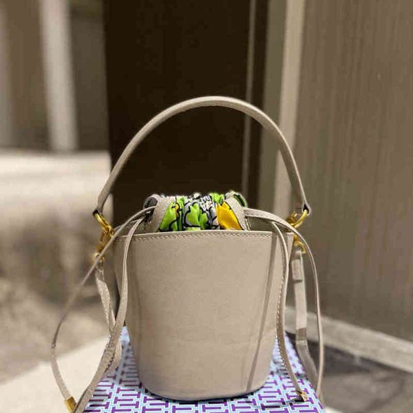 bucket bag luxury designer crossbody shoulder handbag women's fashion leather tote shopping strap 20525
bucket bag luxury designer crossbody shoulder handbag women's fashion leather tote shopping strap 20525