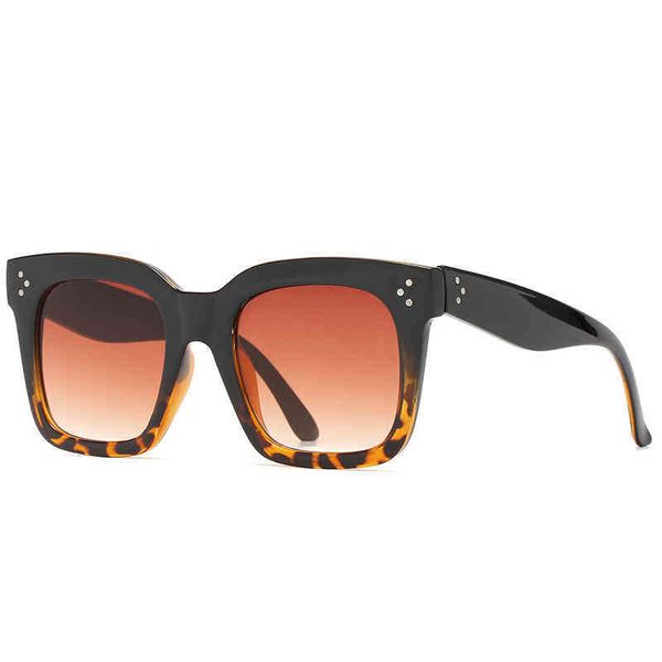 new fashion sunglass 16079 trend sunglass men's and women's modern square sunglass trend, White;black
new fashion sunglass 16079 trend sunglass men's and women's modern square sunglass trend, White;black