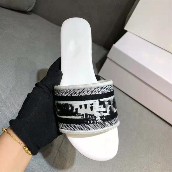 d family's new spring and summer fashion letter embroidery sandal casual flip flop open toe women's slippers, Black
d family's new spring and summer fashion letter embroidery sandal casual flip flop open toe women's slippers, Black