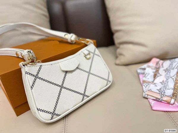 luxury ladies handheld one shoulder messenger bag new underarm middle age mahjong bag multifunctional fashion design
luxury ladies handheld one shoulder messenger bag new underarm middle age mahjong bag multifunctional fashion design