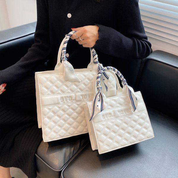 designer bags large capacity women's 2022 summer new fashion shoulder foreign style handbag net red ins
designer bags large capacity women's 2022 summer new fashion shoulder foreign style handbag net red ins
