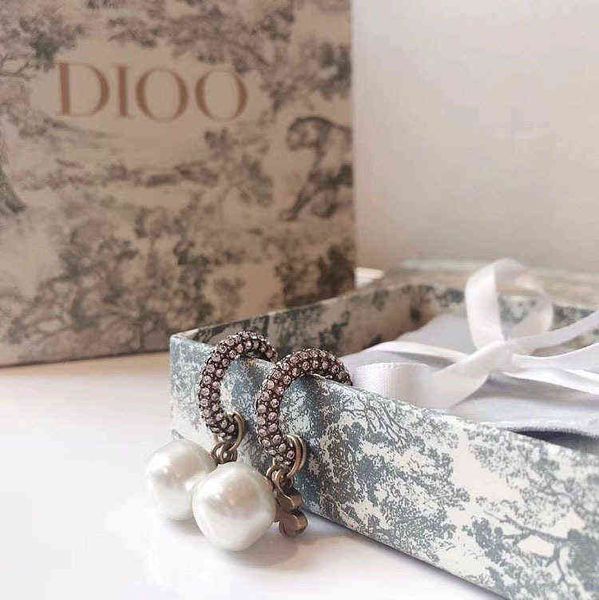 fine made old c-shaped pearl earrings fashion trend full diamond clover earrings, Golden
fine made old c-shaped pearl earrings fashion trend full diamond clover earrings, Golden