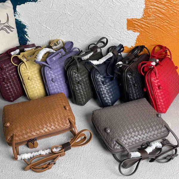 european and american layer sheep skin pure hand woven women's shoulder new inner and outer full leather shell handabgs
european and american layer sheep skin pure hand woven women's shoulder new inner and outer full leather shell handabgs