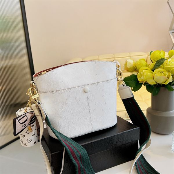 designer luxury women the tote bag fashion versatile handbags shoulder crossbody bags purse tories totes large capacity saddle wallets 7a za
designer luxury women the tote bag fashion versatile handbags shoulder crossbody bags purse tories totes large capacity saddle wallets 7a za