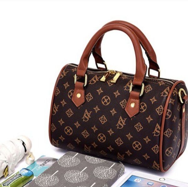women messenger travel bag classic style fashion bags shoulder lady totes handbags 30cm with key lock 112xcd
women messenger travel bag classic style fashion bags shoulder lady totes handbags 30cm with key lock 112xcd