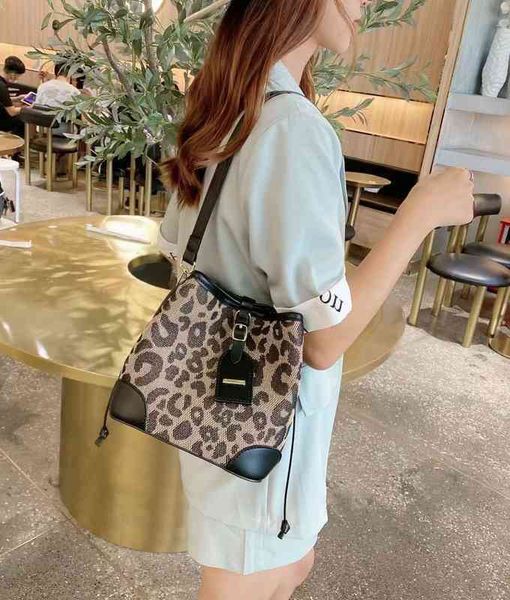 purses autumn and winter new product niche designer leopard pattern bucket bag light luxury high sense small bag women's versatile mess
purses autumn and winter new product niche designer leopard pattern bucket bag light luxury high sense small bag women's versatile mess
