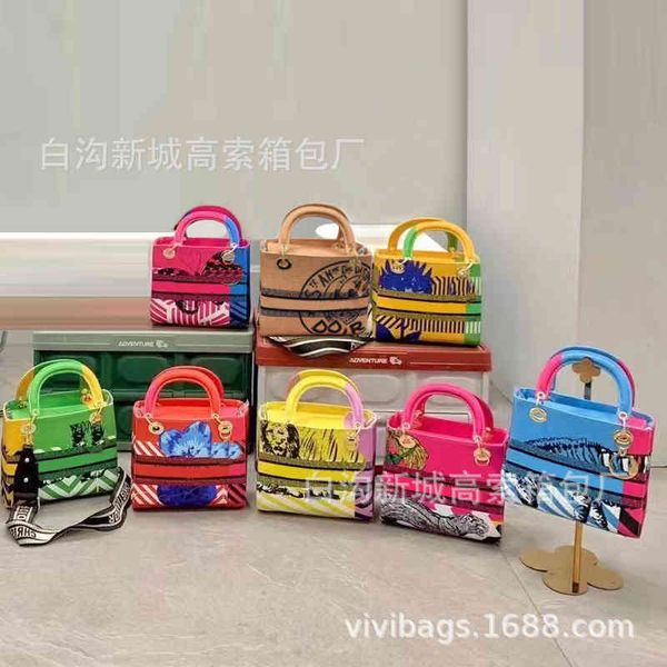 small square female 2022 new popular painted small minis fashion princess diana texture messenger bag luxury designer
small square female 2022 new popular painted small minis fashion princess diana texture messenger bag luxury designer