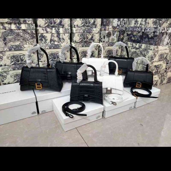 designer luxury handbags 2022 b family high board hourglass leather women's bag word buckle crocodile single shoulder diagonal
designer luxury handbags 2022 b family high board hourglass leather women's bag word buckle crocodile single shoulder diagonal