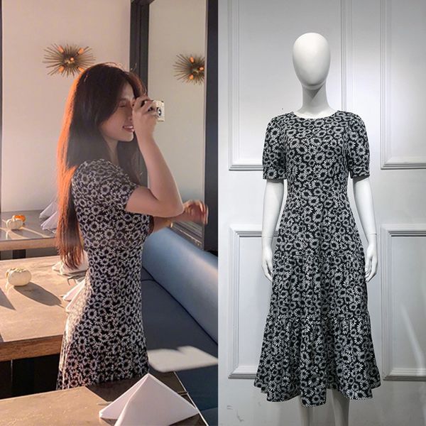 casual dresses yu shuxin little daisy print dress women's broken flower slim waist french platycodon skirt, Black;gray
casual dresses yu shuxin little daisy print dress women's broken flower slim waist french platycodon skirt, Black;gray