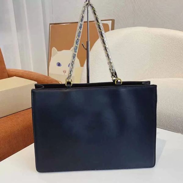 37*12*26cm ladies luxury beach bags solid color soft sheepskin crossbody designer bags gold-tone metal chain without decoration shoulder bag
37*12*26cm ladies luxury beach bags solid color soft sheepskin crossbody designer bags gold-tone metal chain without decoration shoulder bag