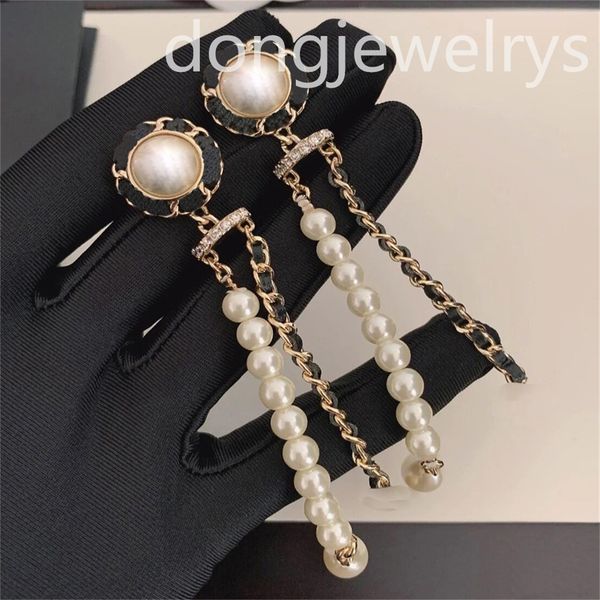 hoop earring fresh and elegant birthday ear cuff with dangle pearl women designer luxury earring dongjewelrys fashion fine jewelry, Golden;silver
hoop earring fresh and elegant birthday ear cuff with dangle pearl women designer luxury earring dongjewelrys fashion fine jewelry, Golden;silver