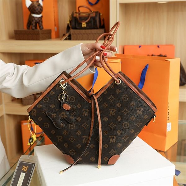 counter large capacity trendy hand of lading soft leather old tote women's high sense 90% off shop clearance
counter large capacity trendy hand of lading soft leather old tote women's high sense 90% off shop clearance
