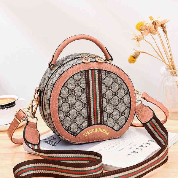 women's 2022 new fashion trend simple and versatile foreign style portable single shoulder messenger round net red small bag
women's 2022 new fashion trend simple and versatile foreign style portable single shoulder messenger round net red small bag