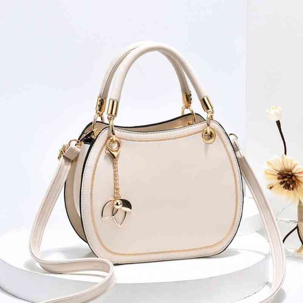 casual simple small bag 2022 new fashion ladies handbag metal ornament one shoulder messenger bag strange leather women's bag g220420
casual simple small bag 2022 new fashion ladies handbag metal ornament one shoulder messenger bag strange leather women's bag g220420