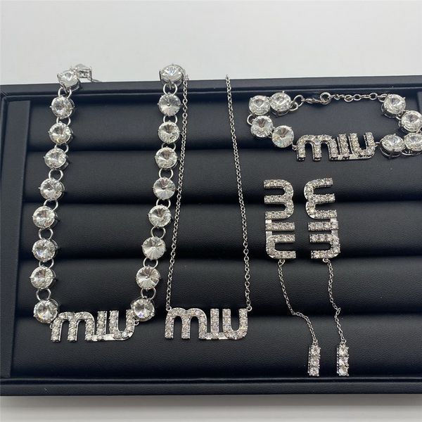 new designed wedding jewelry sets letter rhinestone full diamonds long earring temperament bracelet necklace engagement jewellery, Slivery;golden
new designed wedding jewelry sets letter rhinestone full diamonds long earring temperament bracelet necklace engagement jewellery, Slivery;golden