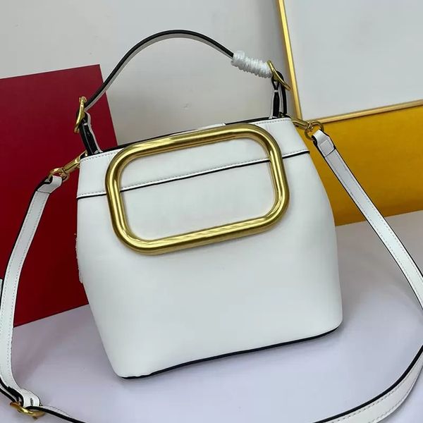 2022handbag designer fashion retro metal bucket bag ladies versatile one-shoulder diagonal wallet aks7777
2022handbag designer fashion retro metal bucket bag ladies versatile one-shoulder diagonal wallet aks7777