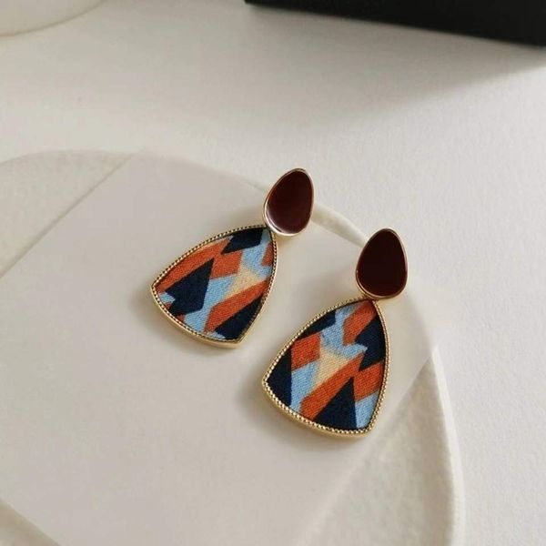 korean leopard print stitching contrast color stud female temperament high-end geometric fabric earrings retro hong kong style oil drop earr, Golden;silver
korean leopard print stitching contrast color stud female temperament high-end geometric fabric earrings retro hong kong style oil drop earr, Golden;silver