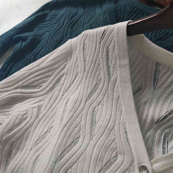 women's knits tees elegant and exquisite female owner italian light luxury wavy hollow out v-neck slim long sleeve wool knitted cardiga, White
women's knits tees elegant and exquisite female owner italian light luxury wavy hollow out v-neck slim long sleeve wool knitted cardiga, White